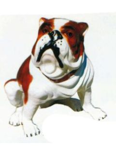 Mops sitzend lebensgroß