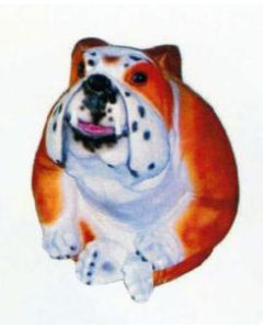 Mops sitzend lebensgroß