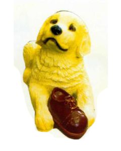 Labrador Welpen mit Schuh lebensgroß