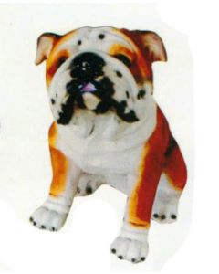 Mops sitzend lebensgroß