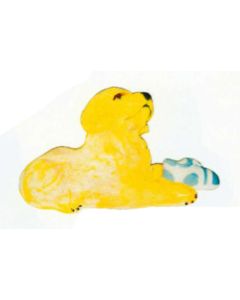 Labrador Welpen liegend mit Turnschuh lebensgroß