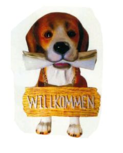 Beagle sitzend mit Willkommensschild lebensgroß