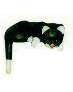 Katze liegend an Kante lebensgroß