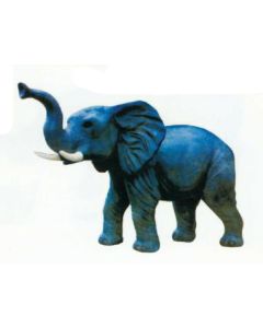 kleiner Elefant mit Stoßzähne lebensgroß