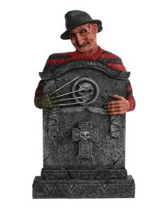 Freddy Krüger Grabstein mit Totenköpfen und Kreuz lebensgroß