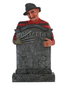 Freddy Krüger Grabstein mit Dracula lebensgroß