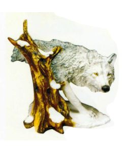 weißer Wolf am Baumstumpf lebensgroß