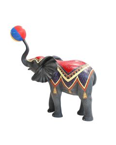 Elefant Circus mit Ball lebensgroß