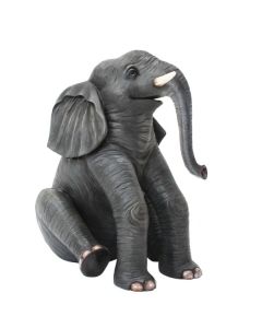 Elefant sitzend mit gesenktem Rüssel lebensgroß