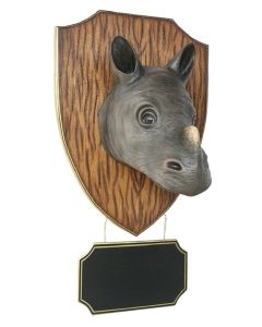 Baby Nashorn mit Angebotsschild lebensgroß