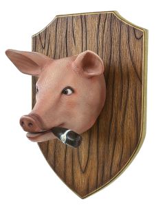 Schweinekopf auf Holz lebensgroß