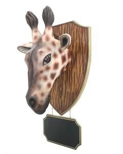 Giraffenkopf mit Angebotsschild lebensgroß