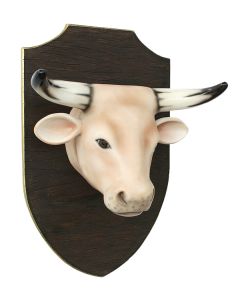 Weißer Stierkopf auf Holz lebensgroß