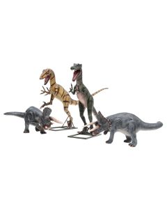 Dinosaurier Tyrannosaurus, Triceratops und Raptor lebensgroß