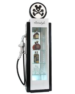 Retro Zapfsäule Schwarz Weiß als Vitrine lebensgroß
