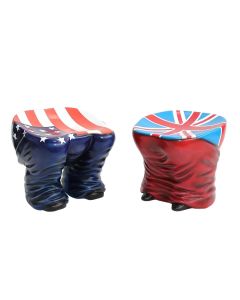 Hocker Hintern mit amerikanischer und britischer Fahne lebensgroß