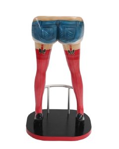 Sexy Frauenbeine Rot mit Jeans Shorts Barhocker lebensgroß