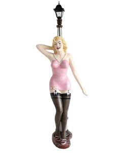 Marilyn in Rosa an Laterne lebensgroß