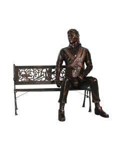 Michael auf Bank Bronze lebensgroß