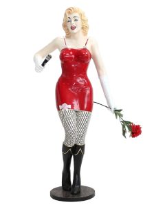 Marilyn in Rot mit Rose und Mikro lebensgroß