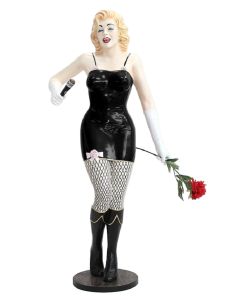 Marilyn in Schwarz mit Rose und Mikro lebensgroß