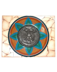 Antikes Mittelalterliches Schild mit Medusa Orange Blau Grün auf lebensgroß