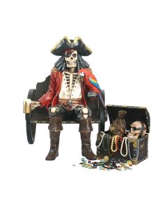 Piratenskelett auf Wagenbank mit Schatztruhe lebensgroß