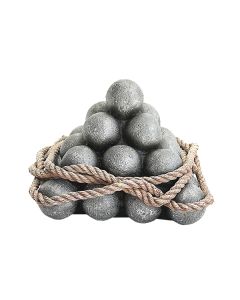 Kanonenkugeln lebensgroß