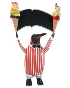 Pinguin mit 2 Eis und Angebotsschild lebensgroß