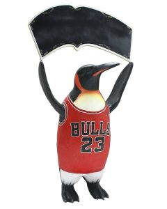 Basketball Pinguin mit Angebotsschild lebensgroß