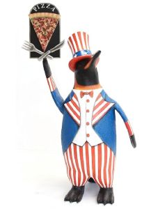 Pinguin amerika mit Pizzaschild lebensgroß