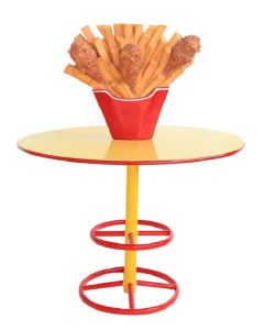 Hühnchen und Pommes Tisch groß vergrößert