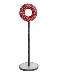 Donut rot auf Ständer vergrößert