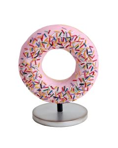 Donut rosa auf kleinem Ständer vergrößert