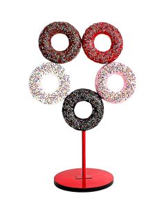 5 Donuts auf Ständer vergrößert