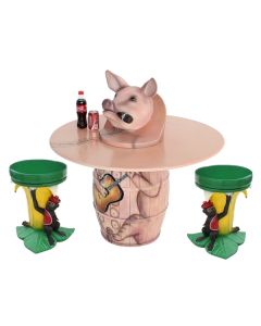 Schweinetisch mit Bananenhockern lebensgroß