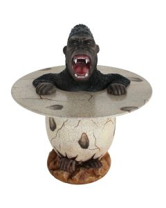 Wütender Gorilla im Ei Tisch lebensgroß