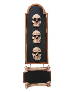 Totenkopftafel mit Angebotsschild lebensgroß