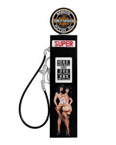 Antike Zapfsäule Schwarz mit sexy rockabilly Frauen als Wanddeko lebensgroß