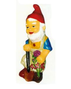 kleiner Gartenzwerg als Blumengärtner verkleinert