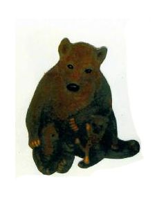 Braunbär sitzend mit zwei Kindern verkleinert