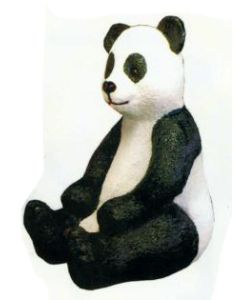 Pandabär sitzend lebensgroß