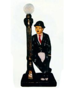 Charlie Chaplin an Laterne klein verkleinert