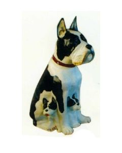 Bulldogge mit Welpen lebensgroß