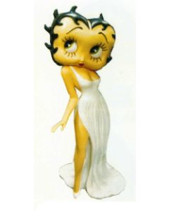 Betty Boop im weißen Abendkleid lebensgroß