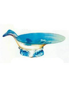 Glastisch mit schwimmenden Delfin vergrößert