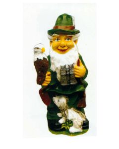 kleiner Gartenzwerg als Jäger mit Hund und Fernglas lebensgroß