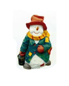 Schneemann in winterlicher Kleidung verkleinert