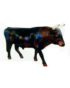 großer Stier mit Hörnern lebensgroß