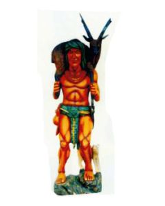 Indianer mit geschossenem Hirsch auf Schulter lebensgroß